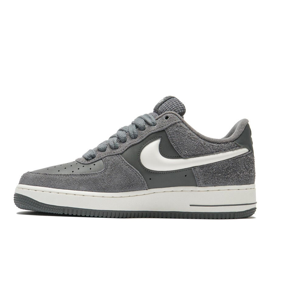 Nike Air Force 1 '07 LV8